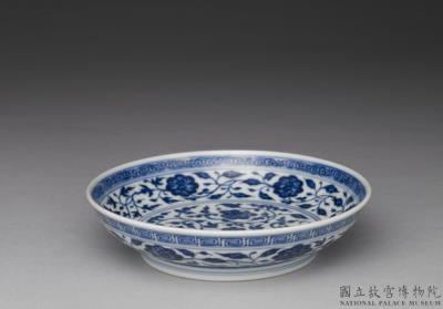 图片[2]-Dish with Indian lotus scrolls in underglaze blue, Qing dynasty, Qianlong reign (1736-1795)-China Archive